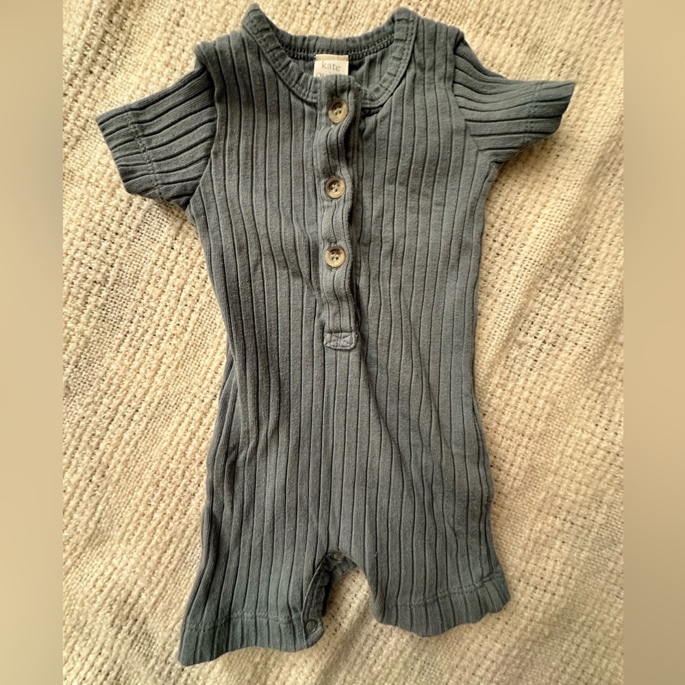 Kate Quinn Ribbed Baby Romper in Blue Gray